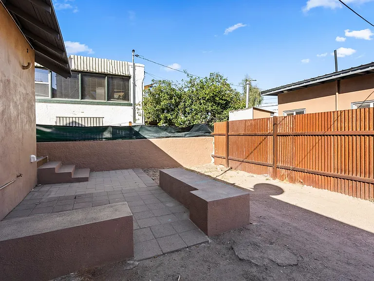 1541 E Mabel St — Photo 35