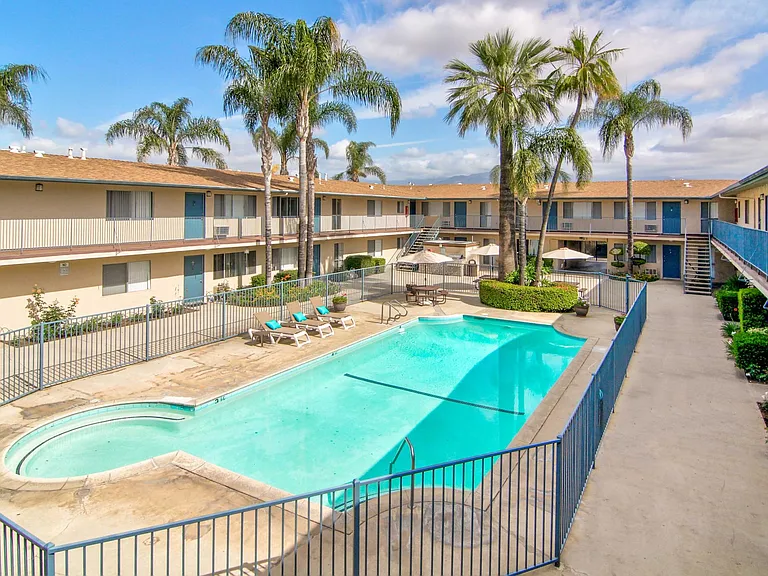 Covina Palms Apartments — Photo 20