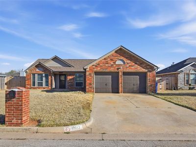10113 Hollyhead Way, Yukon, OK, 73099