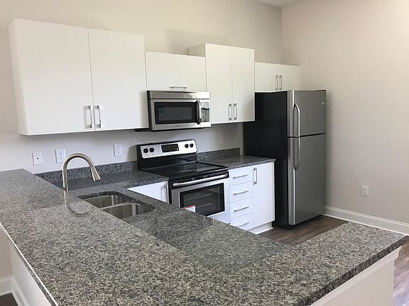 4th image of 2808 1st Ave S