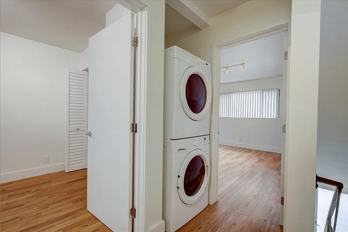 3 bed, 1000 sqft, $3,100 — Photo 4