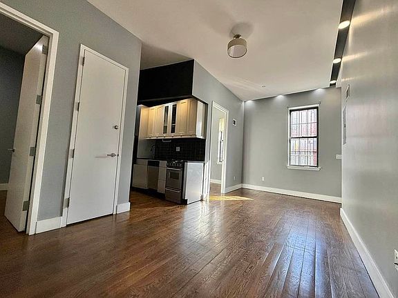 2nd image of 615 Gates Ave APT 1A