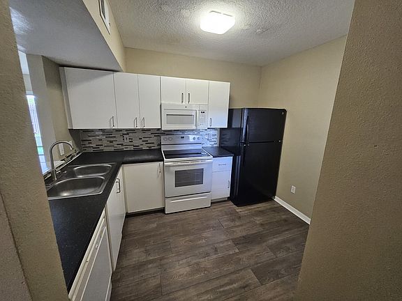 3rd image of 516 Villa Del Sol Cir APT 103
