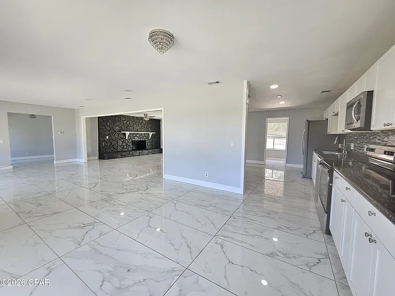 4402 Cindy Ln — Photo 9