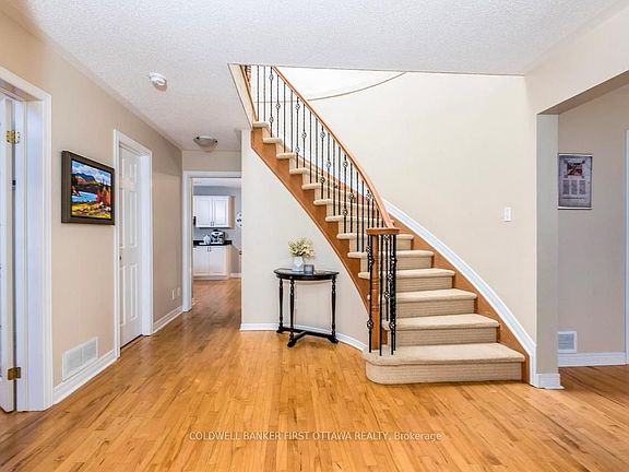 5th image of 5 Hearn Cres