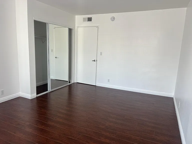 2121 Beloit Ave #312 — Photo 18