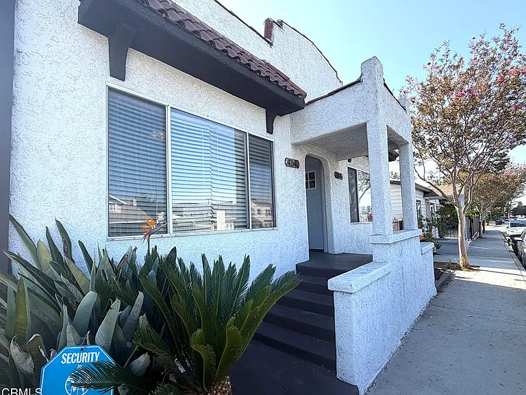 156 S Pacific Ave — Photo 2