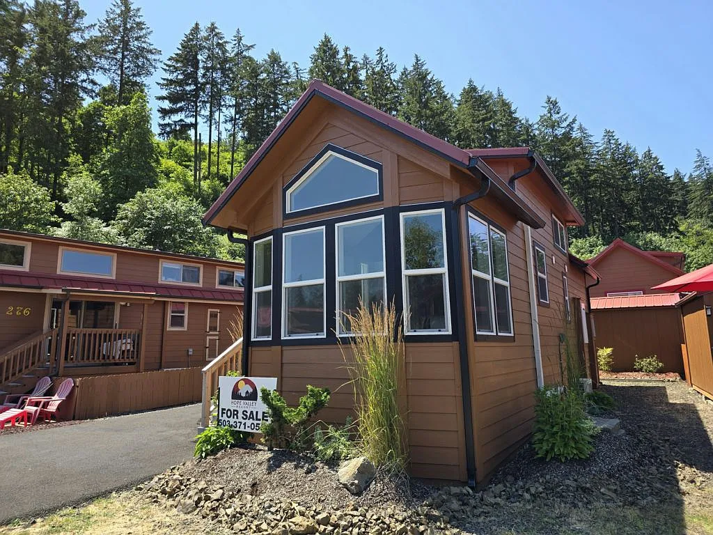 1 bed, 1.0 bath, 380 sqft, $1,495 — Photo 2