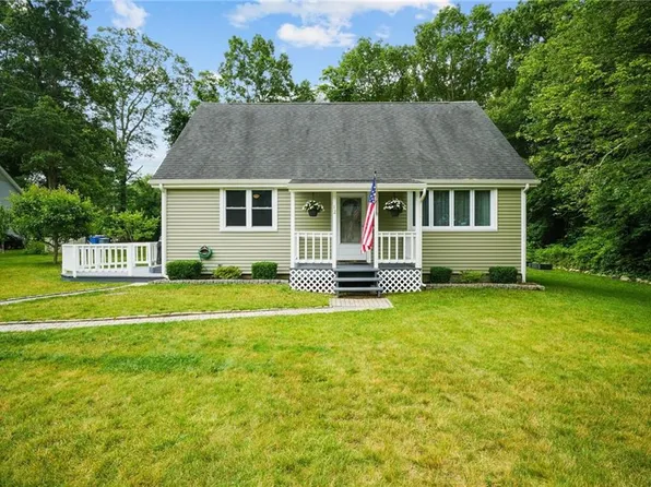 12 Canton St, Bradford, RI 02808