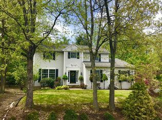 8 Forest Glen Dr, Scranton, PA 18504