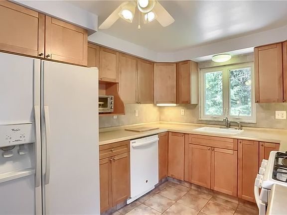 5th image of 1310 Grouse Dr