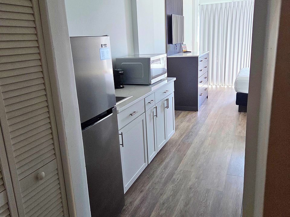 2nd image of 2101 S Ocean Blvd #1