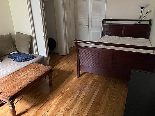 3rd image of 215 E 89th St APT 3B