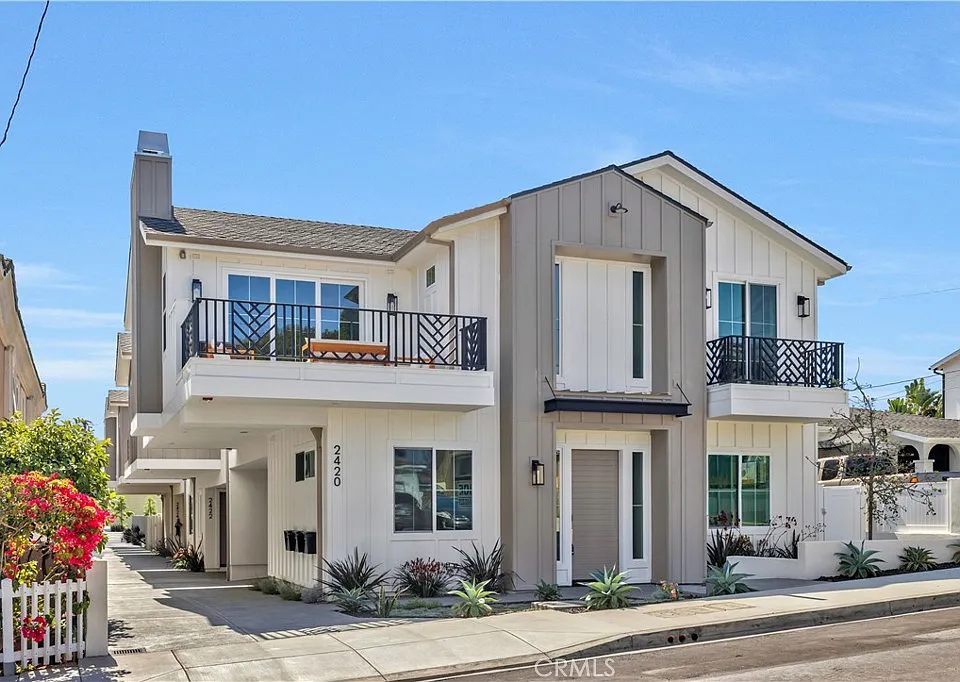 2420 Ives Ln