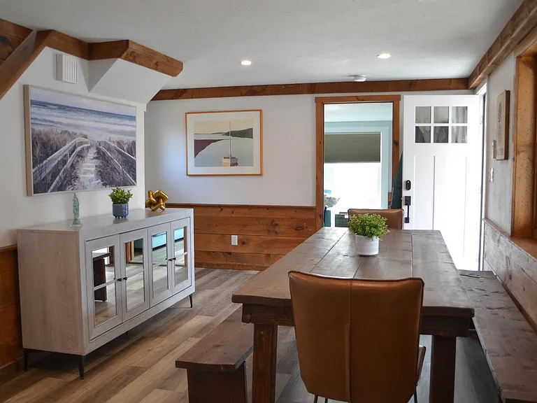 28 Pine Point Rd — Photo 3