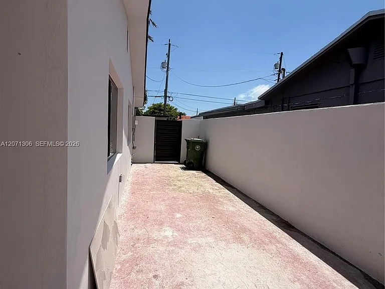 3680 NW 16th St — Photo 17