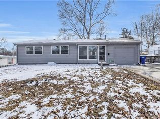 807 NE 61st St, Kansas City, MO 64118