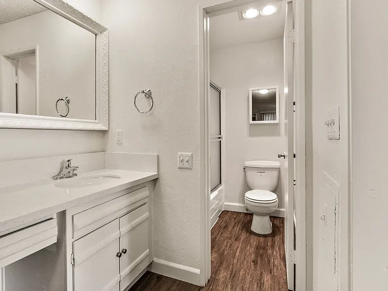Woodcliff Apartments — Photo 66