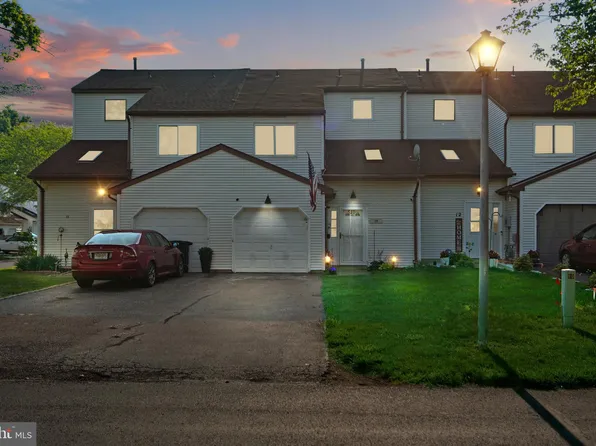 14 Cinnamon Dr, Lumberton, NJ 08048