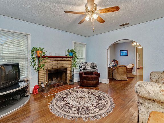 4th image of 4525 Headley St