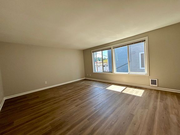 4th image of 12316 32nd Ave NE APT 203