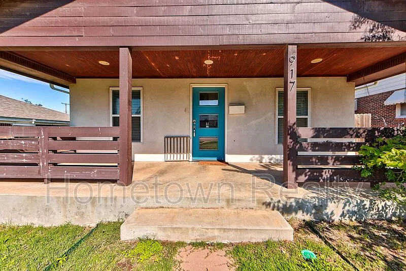 3 bed, 2.0 bath, 1277 sqft, $1,595 — Photo 3