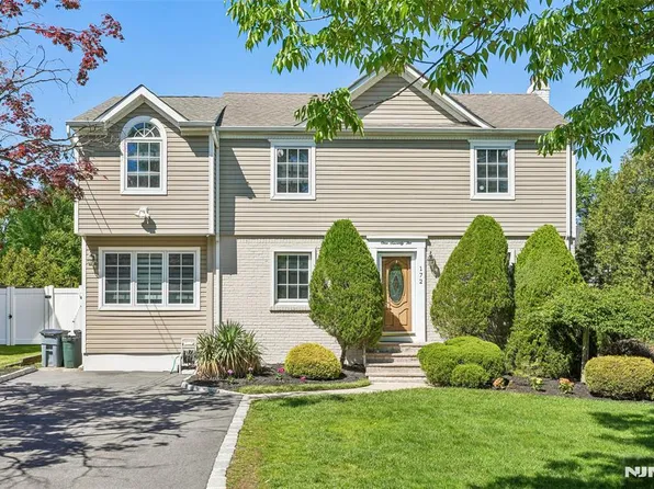 172 Concord Dr, River Edge, NJ 07661