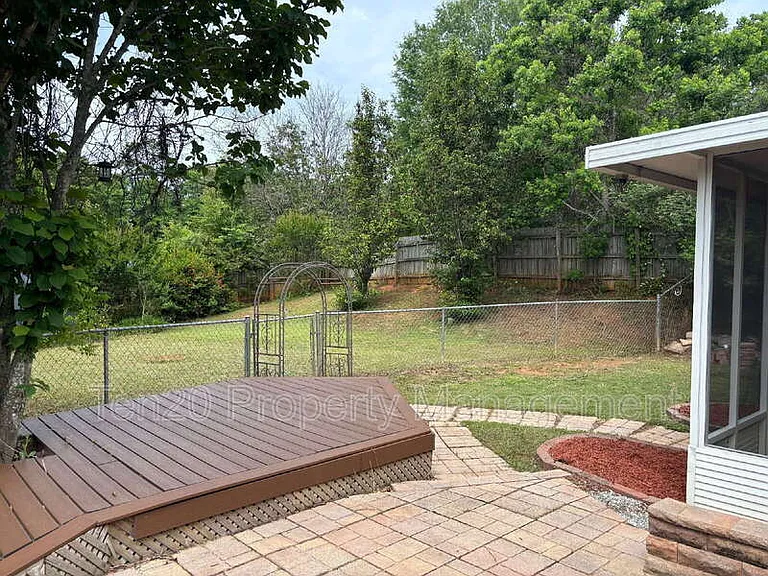1018 Sugar Mill Dr — Photo 3