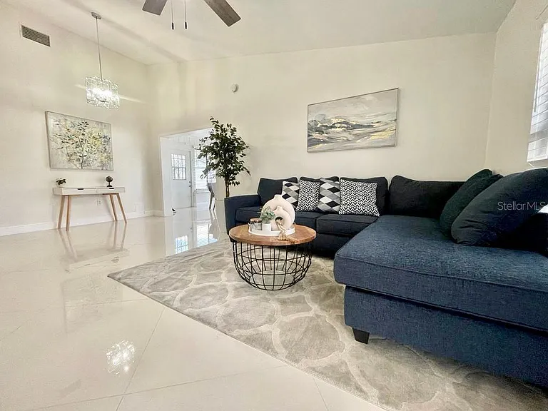 202 Village View Ln — Photo 2