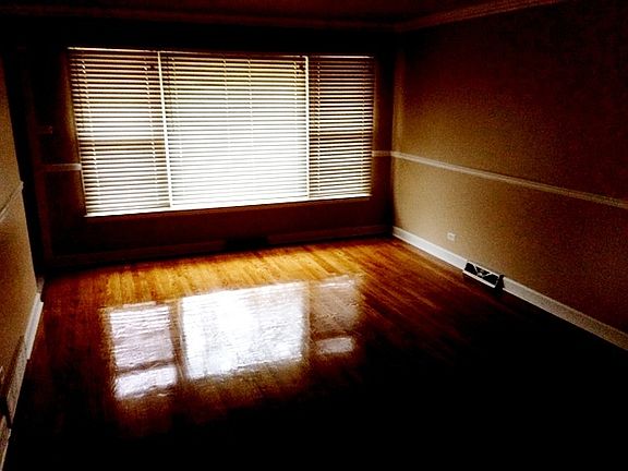 4th image of 250 E 170th Pl