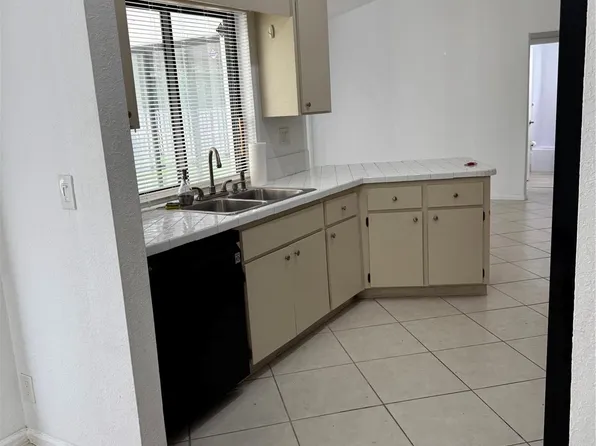 10630 NW 2nd Pl, Pompano Beach, FL 33071