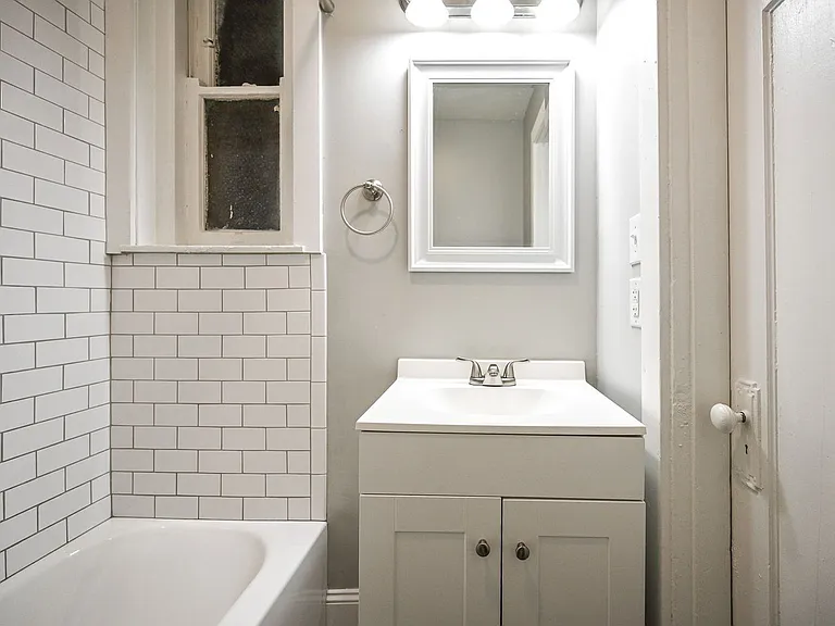 2562 Woodburn Ave #19 — Photo 8