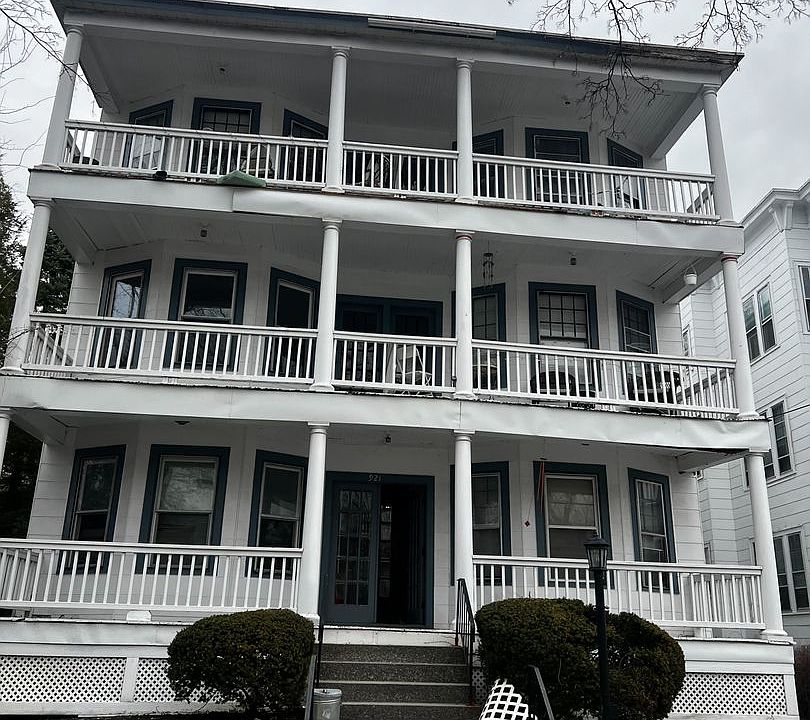 1st image of 921 Park Ave