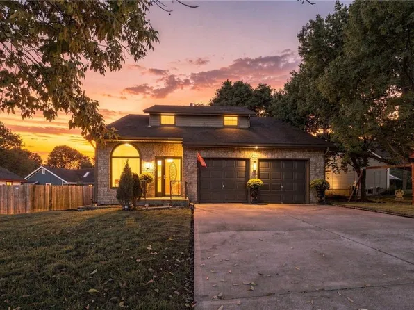 205 NW 101st Pl, Kansas City, MO 64155
