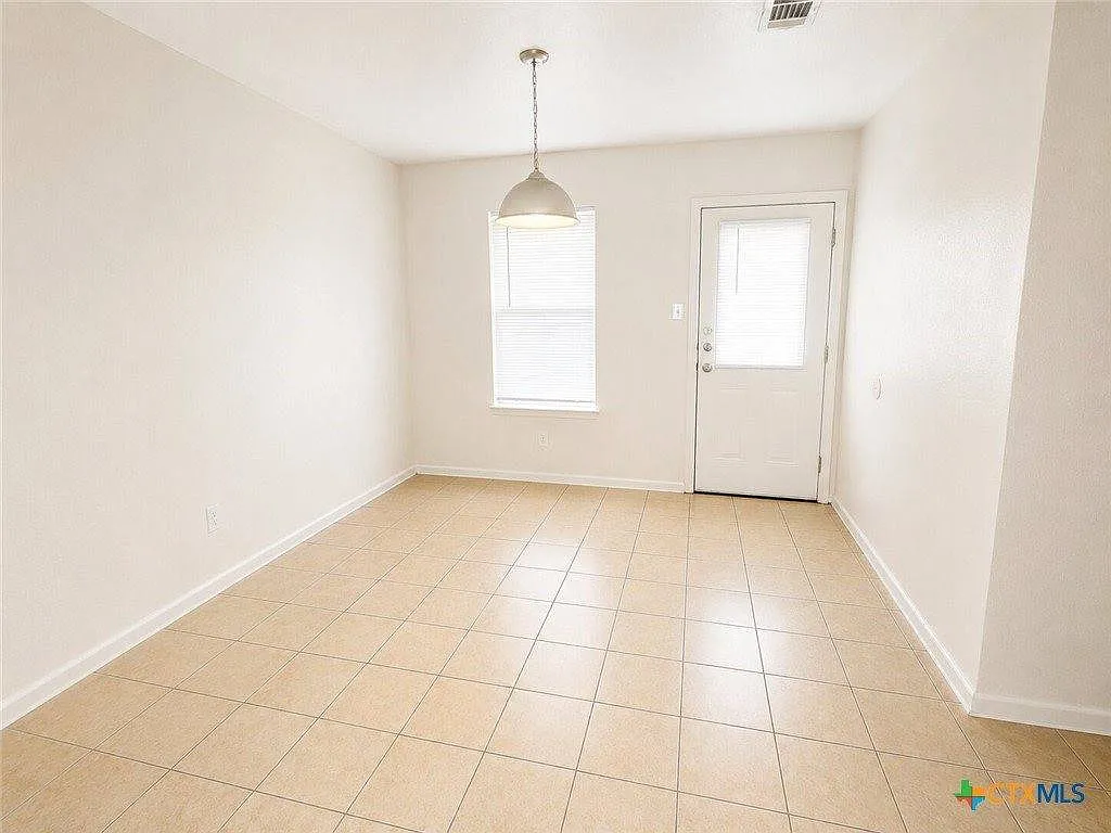 3 bed, 1178 sqft, $925 — Photo 4
