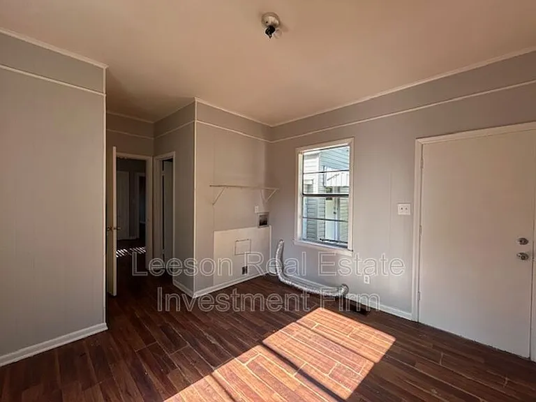 225 E Elmwood St — Photo 11