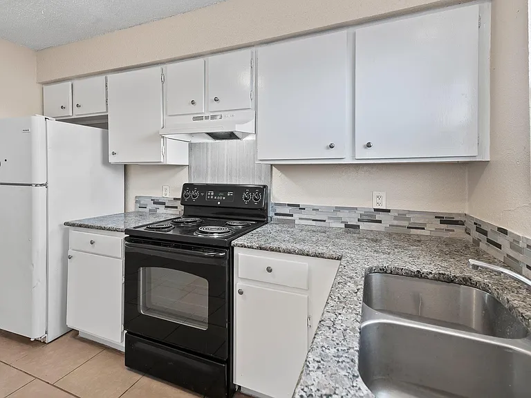 410 Old Thorndale Rd #D — Photo 11
