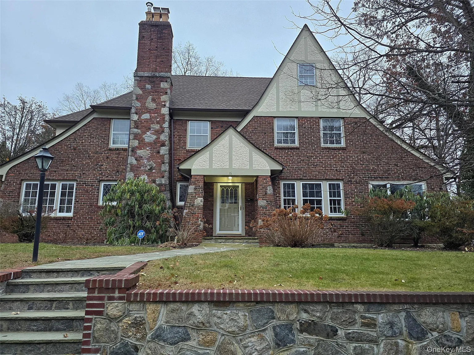 4 bed, 3.5 bath, 3809 sqft, $9,507 — Photo 1