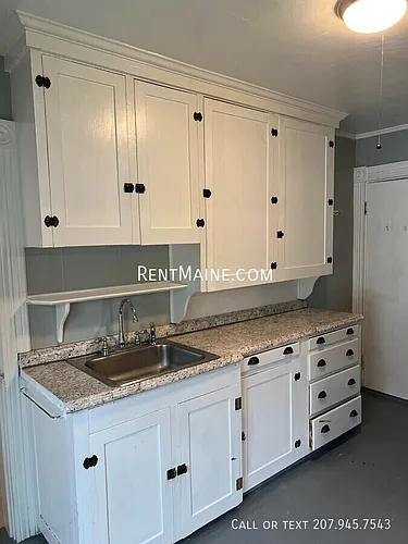 232 Center St #3 Photo 1
