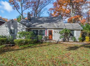 19 Indian Spring Trl, Denville, NJ 07834