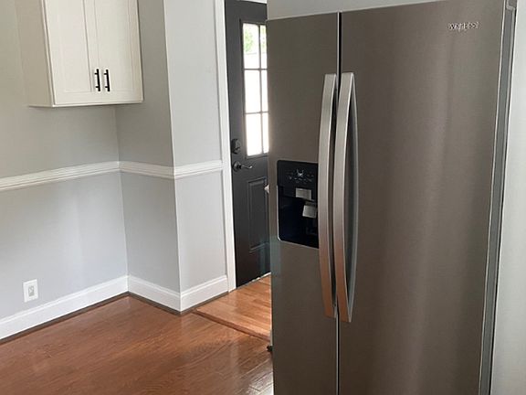 5th image of 4319 Kenwood Ave #8