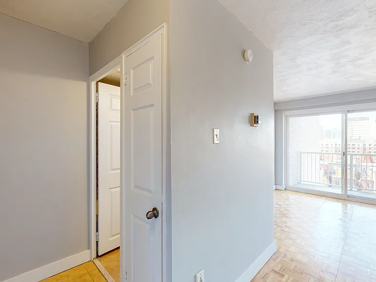 290 Nelson St — Photo 9