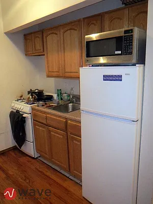 Rented by Wave Real Estate Group | media 9