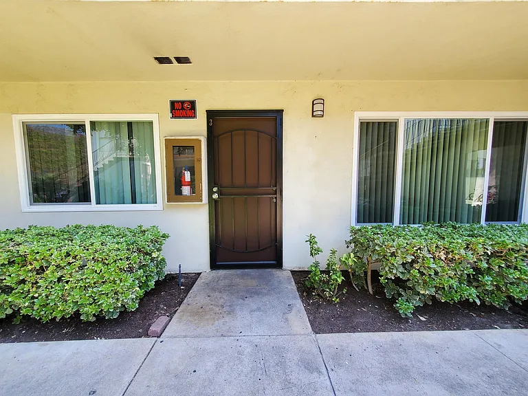 Tustin Garden Apartments — Photo 23