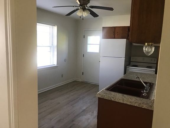 3rd image of 725 4th St NE #B