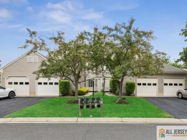 57 Yorkshire Dr, Monroe Township, NJ 08831