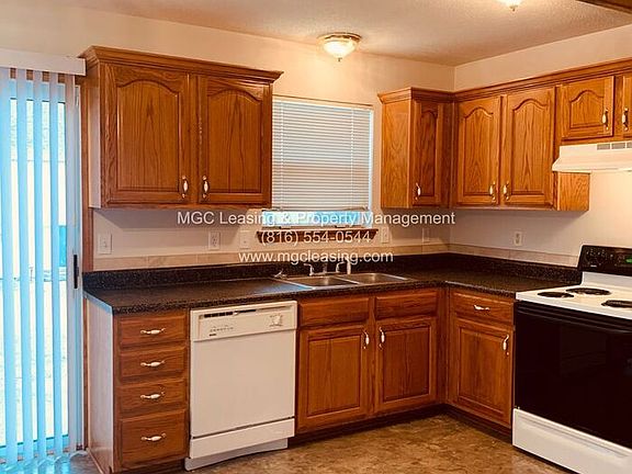 3rd image of 513 N Foxridge Dr
