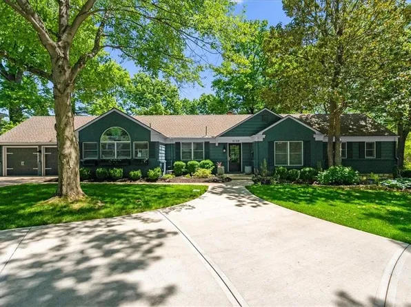 9729 Manor Rd, Leawood, KS 66206