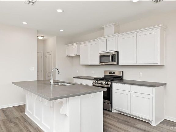 5th image of 10223 N 15th St