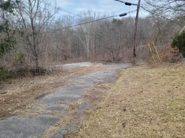 2603 Peppers Fry Rd NW, Christiansburg, VA 24073